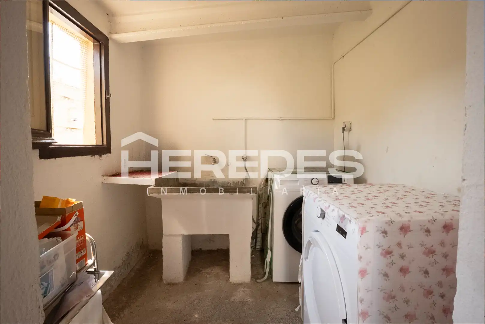 Dormitori de Casa o xalet en venda en Torrelles de Llobregat amb Jardí privat, Terrassa i Moblat