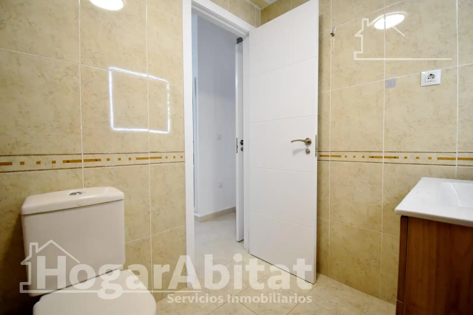 Baño de Piso en venta en Bellreguard con Aire acondicionado, Calefacción y Jardín privado