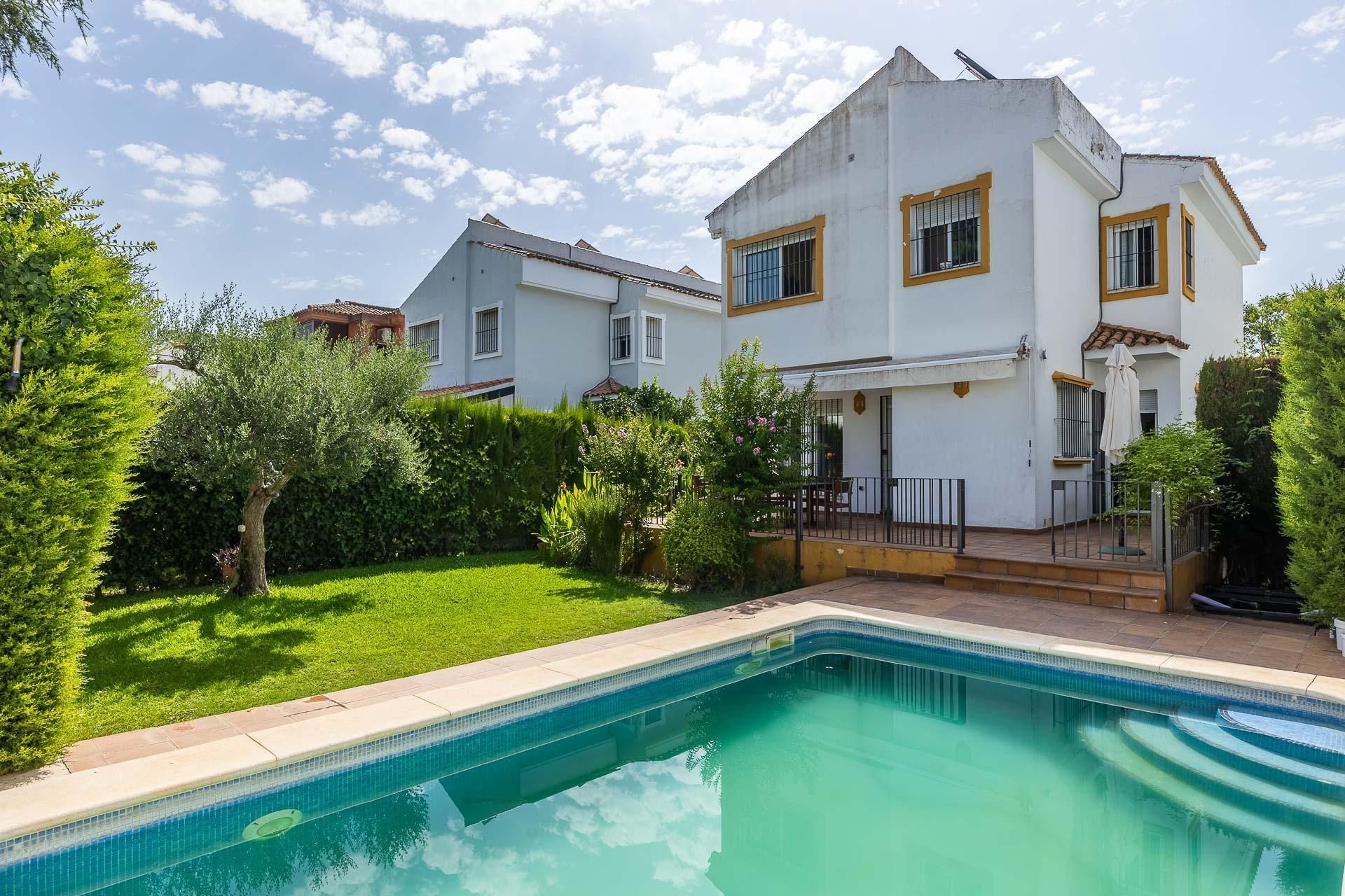 Jardí de Casa o xalet en venda en Bormujos amb Aire condicionat, Calefacció i Jardí privat