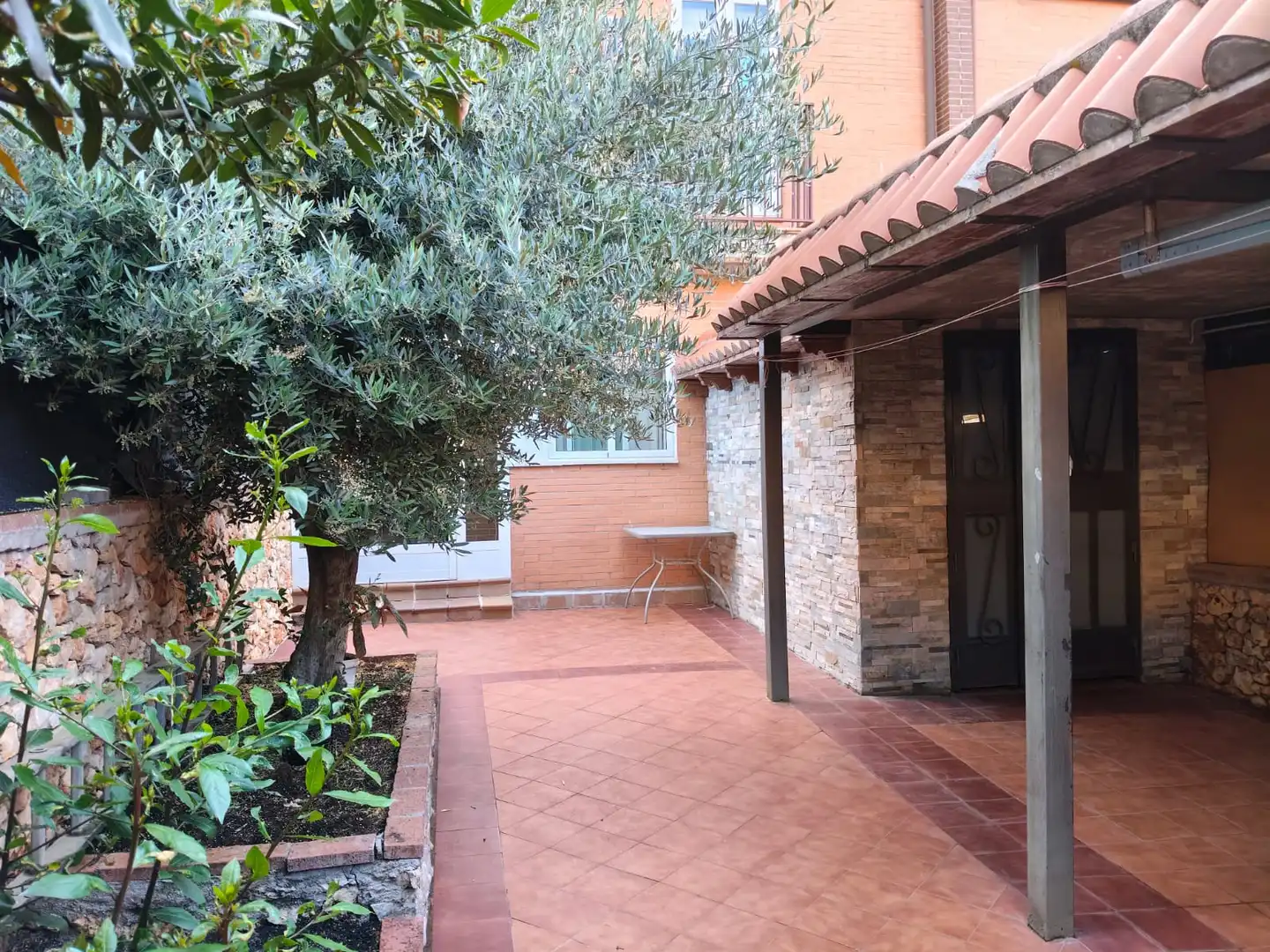 Terrassa de Casa adosada en venda en Yebes amb Calefacció, Jardí privat i Traster