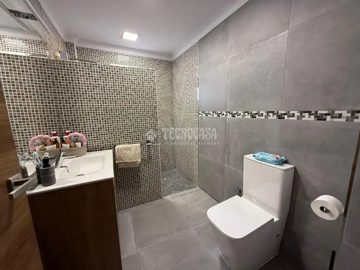Badezimmer von Wohnung zum Verkauf in Alcolea del Río mit Klimaanlage