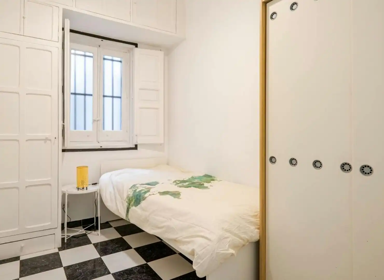 Bedroom of Flat for rent in Madrid  with Air Conditioner, Heating and Furnished