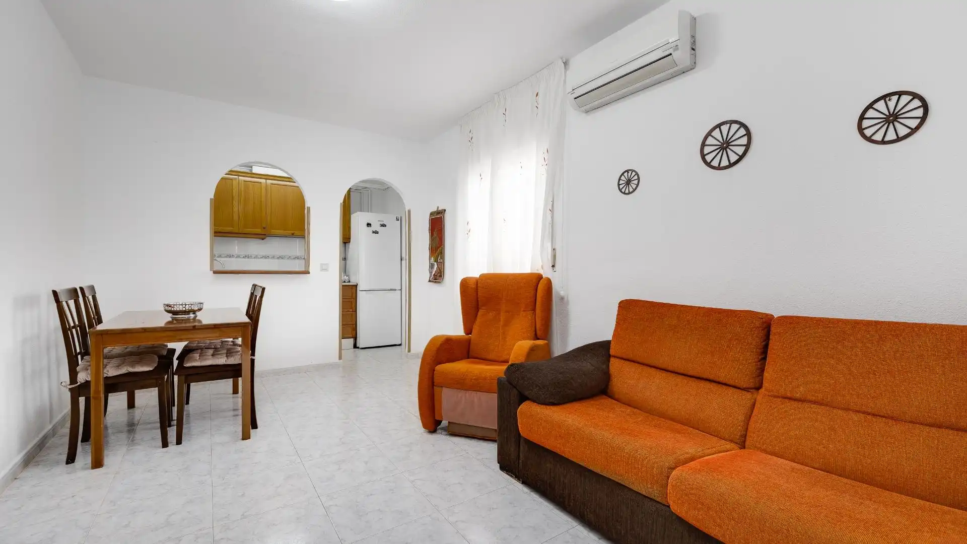 Sala d'estar de Apartament en venda en Torrevieja amb Aire condicionat, Jardí privat i Terrassa