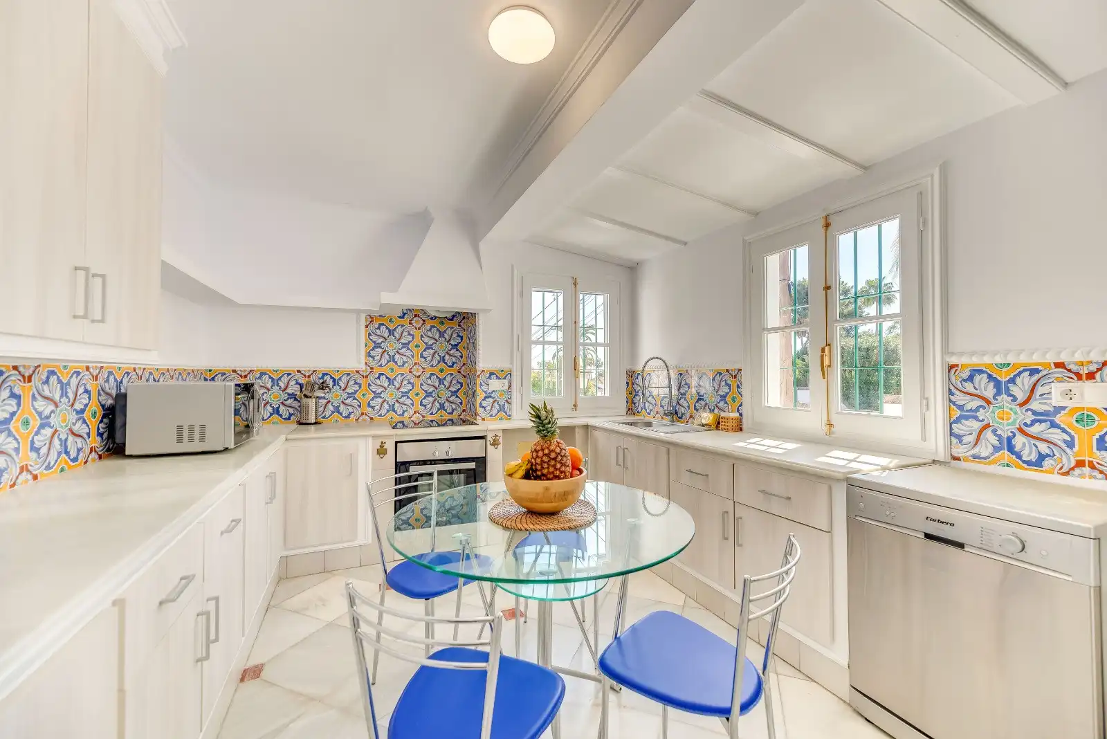 Cocina de Casa o chalet en venta en Marbella con Aire acondicionado, Calefacción y Jardín privado