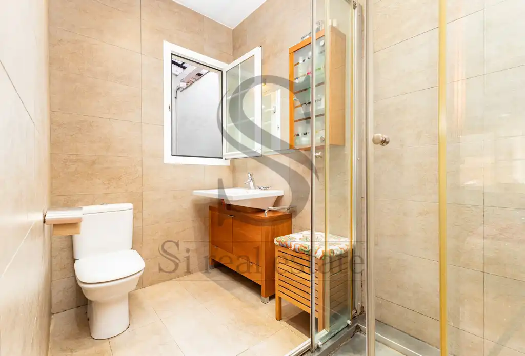 Baño de Ático en venta en Barcelona con Aire acondicionado, Calefacción y Parquet