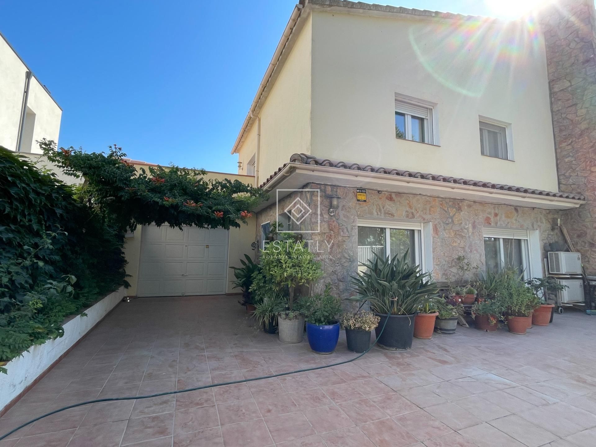 Vista exterior de Casa adosada en venta en Empuriabrava con Calefacción