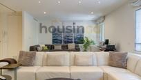 Living room of Flat for sale in  Madrid Capital  with Air Conditioner, Terrace and Oven