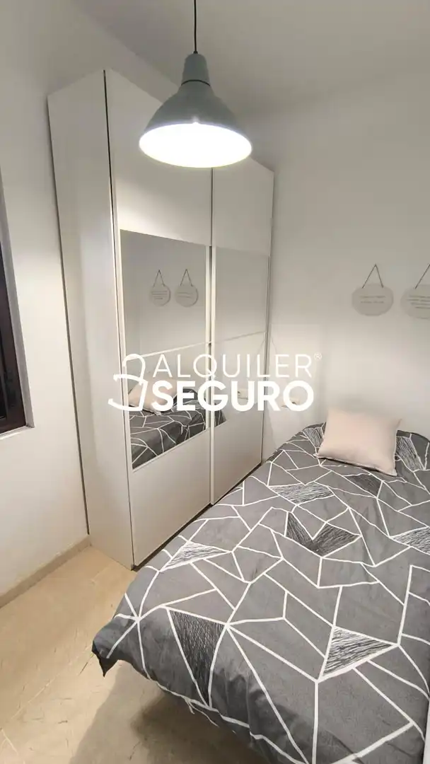 Habitación de Piso de alquiler en Sevilla con Aire acondicionado y Amueblado