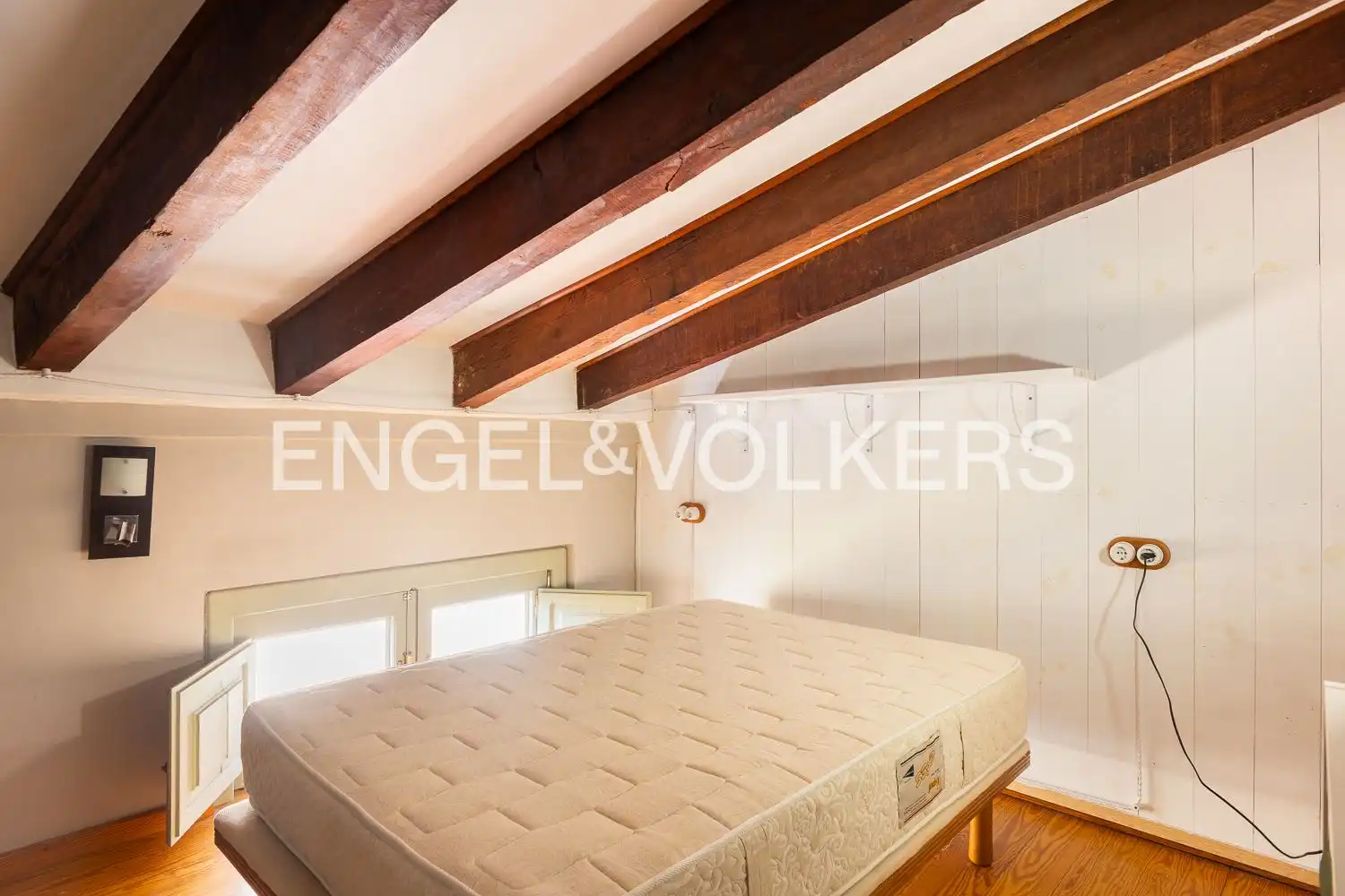 Bedroom of Flat for sale in Valencia  with Air Conditioner, Heating and Balcony