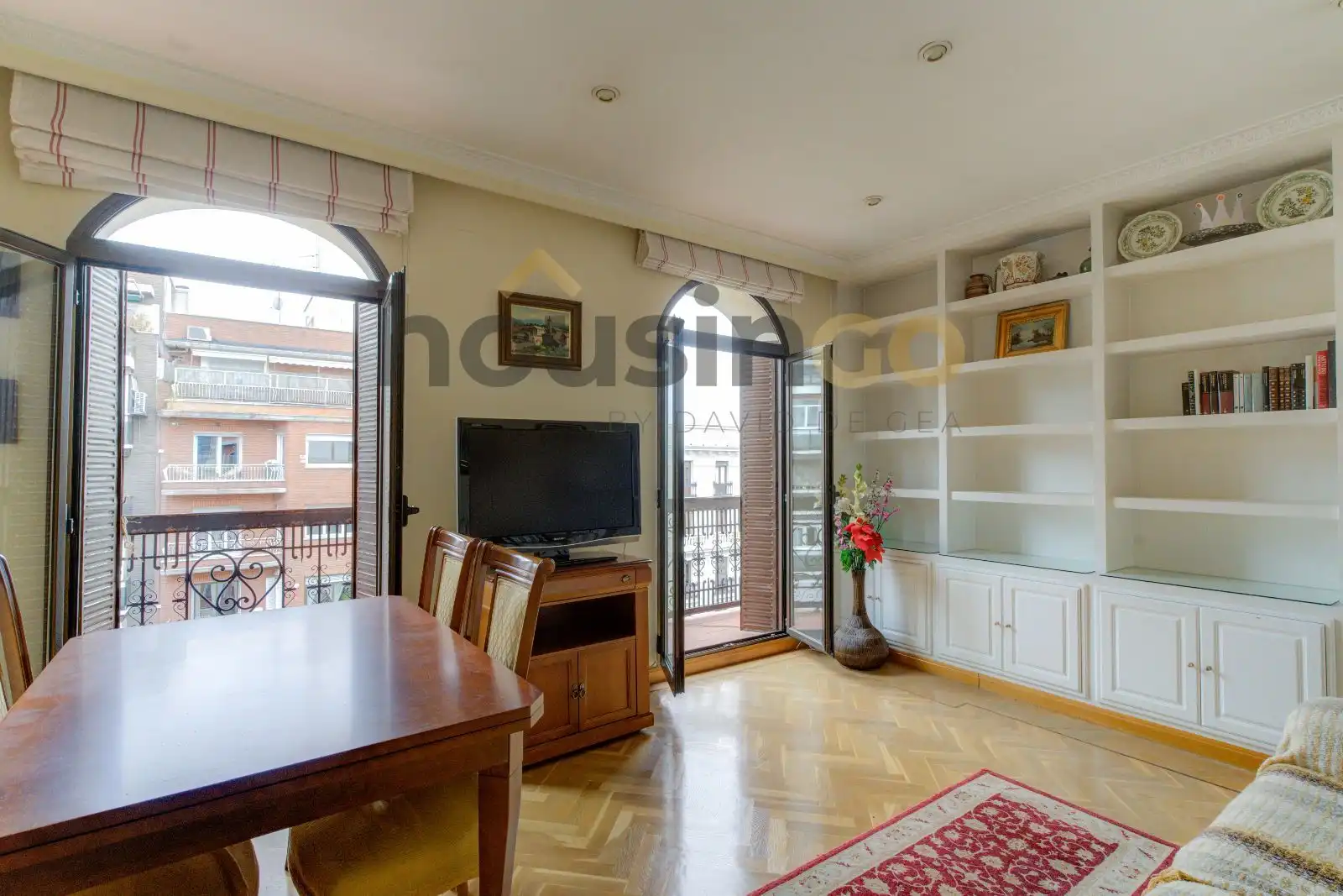 Living room of Flat for rent in  Madrid Capital  with Air Conditioner, Heating and Parquet flooring