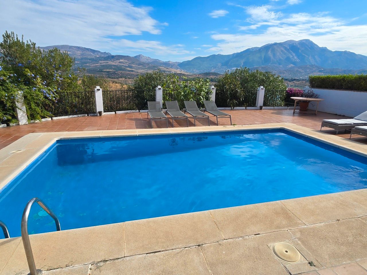 Piscina de Casa o xalet en venda en Viñuela amb Aire condicionat, Terrassa i Piscina