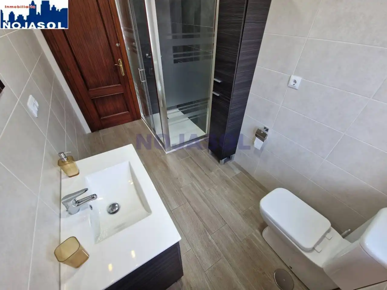 Badezimmer von Einfamilien-Reihenhaus zur Miete in Noja mit Heizung, Privatgarten und Terrasse