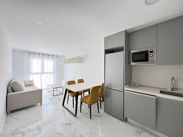 Apartament amb balcó en venda a Calle orihuela