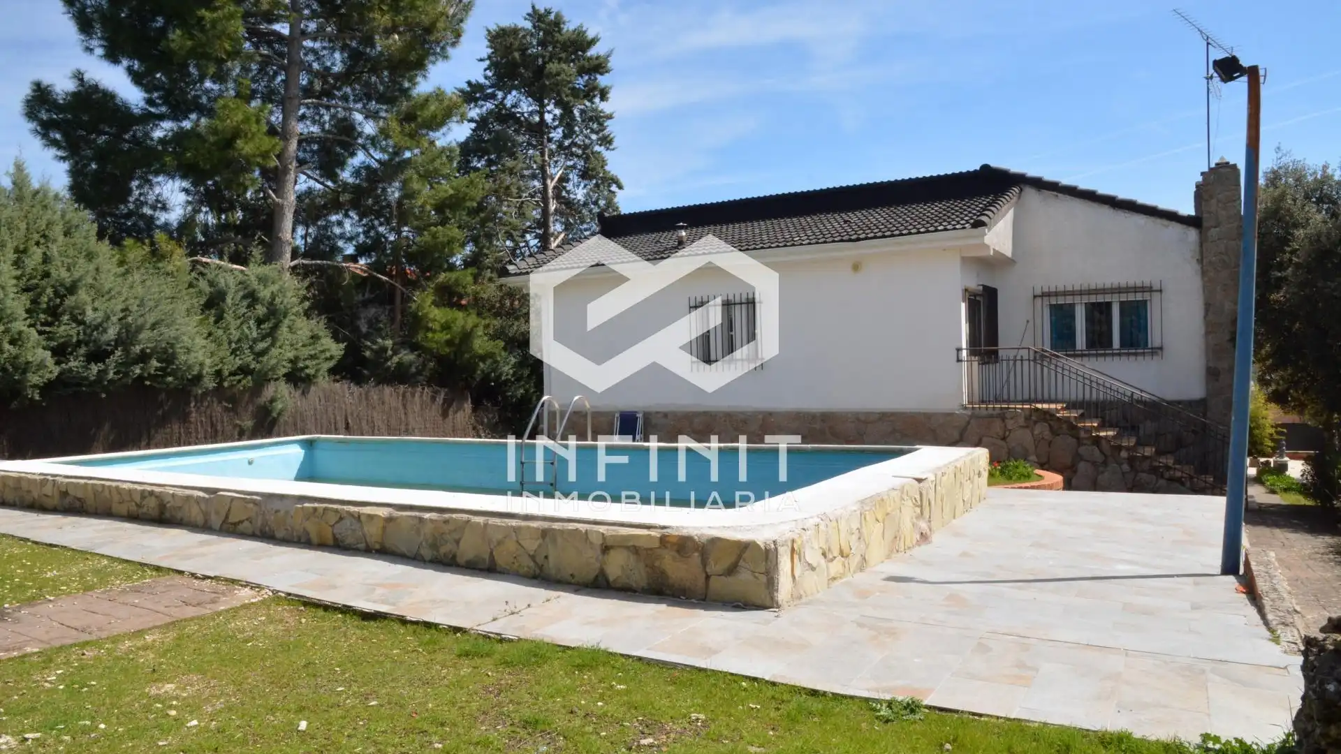 Swimming pool of Houses for sale in Valdeaveruelo  with Private garden, Terrace and Storage room