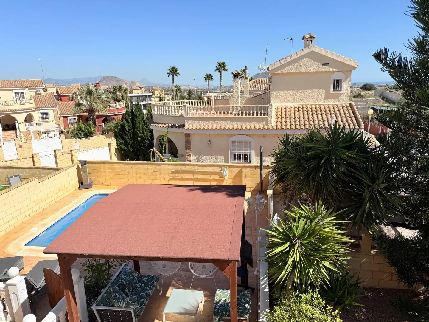 Vista exterior de Casa o xalet en venda en Monforte del Cid amb Aire condicionat, Calefacció i Jardí privat