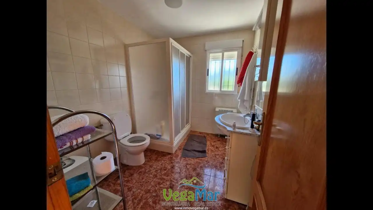 Bany de Casa o xalet de lloguer en Salobreña amb Jardí privat, Terrassa i Piscina