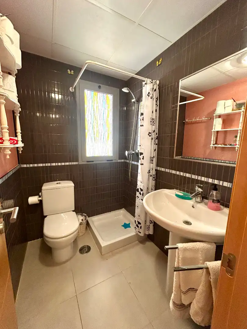 Badezimmer von Wohnungen zum Verkauf in Almería mit Terrasse, Abstellraum und Gemeinschaftspool