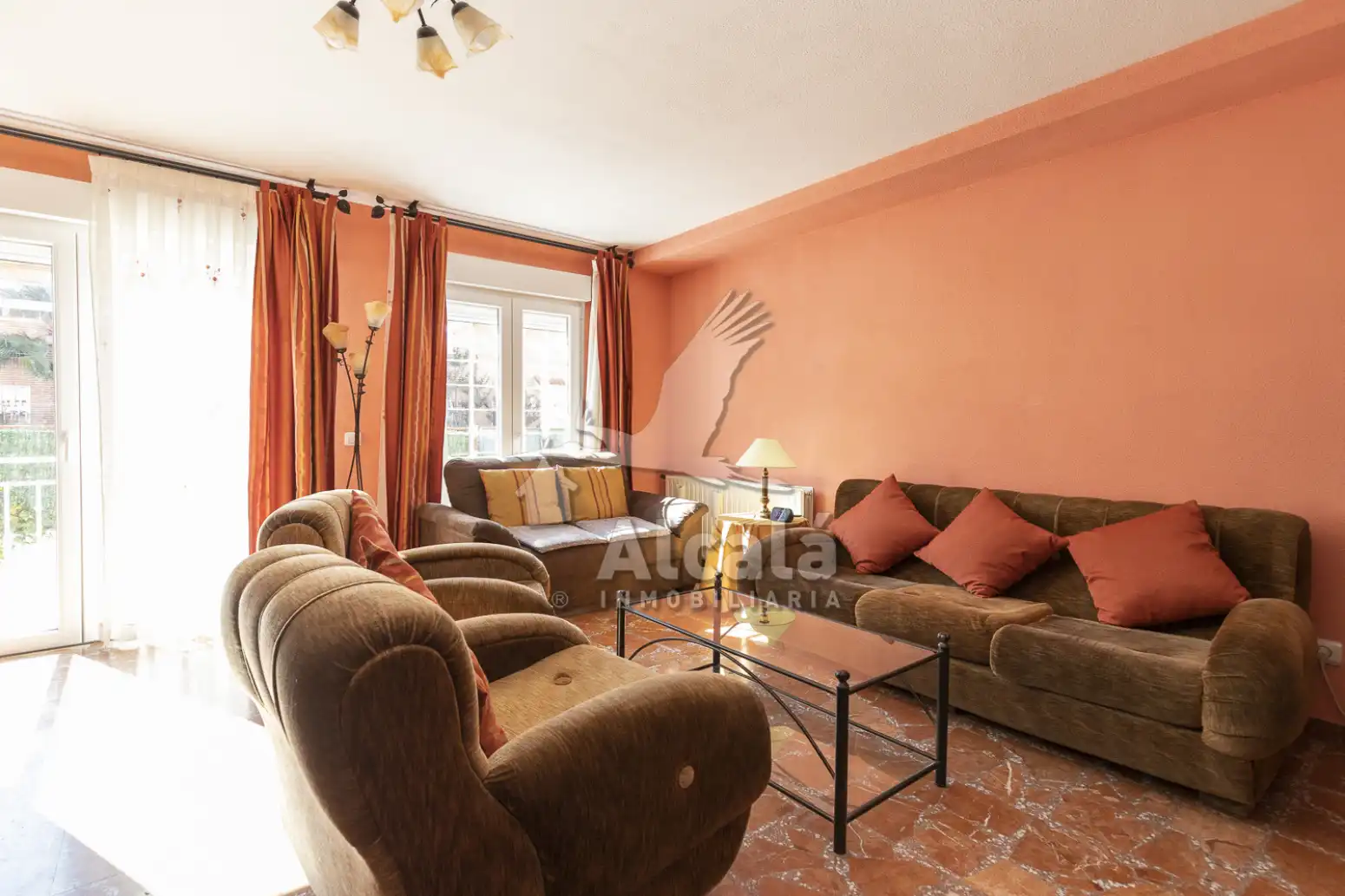 Wohnzimmer von Einfamilien-Reihenhaus zum Verkauf in Alcalá de Henares mit Heizung, Parkett und Schwimmbad