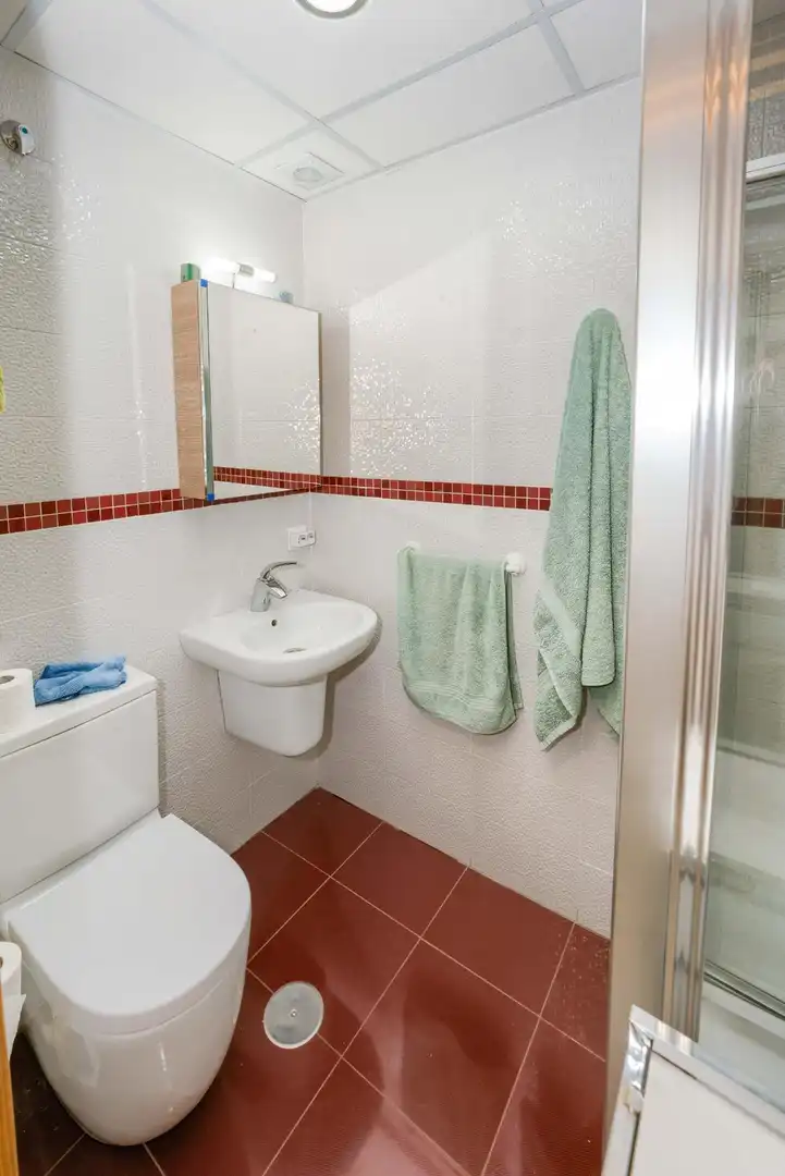 Badezimmer von Dachboden zum Verkauf in Sevilla mit Klimaanlage, Heizung und Terrasse