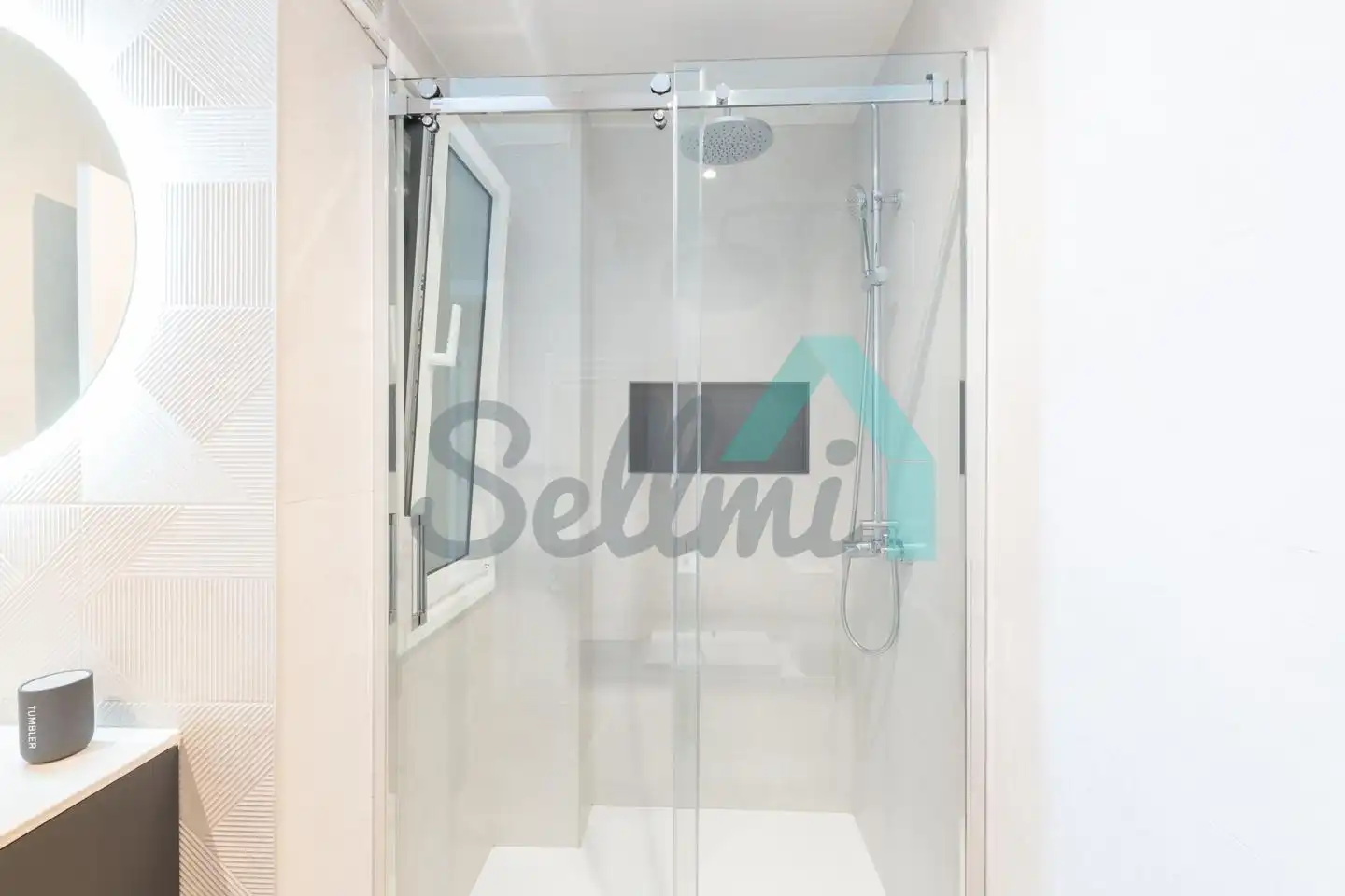 Bathroom of Flat for rent in Oviedo   with Heating, Terrace and Furnished