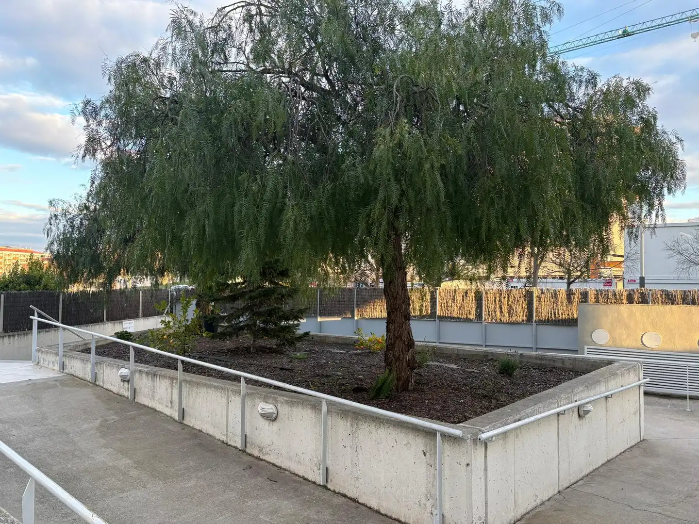 Vista exterior de Piso en venta en Sabadell con Jardín privado, Parquet y Piscina