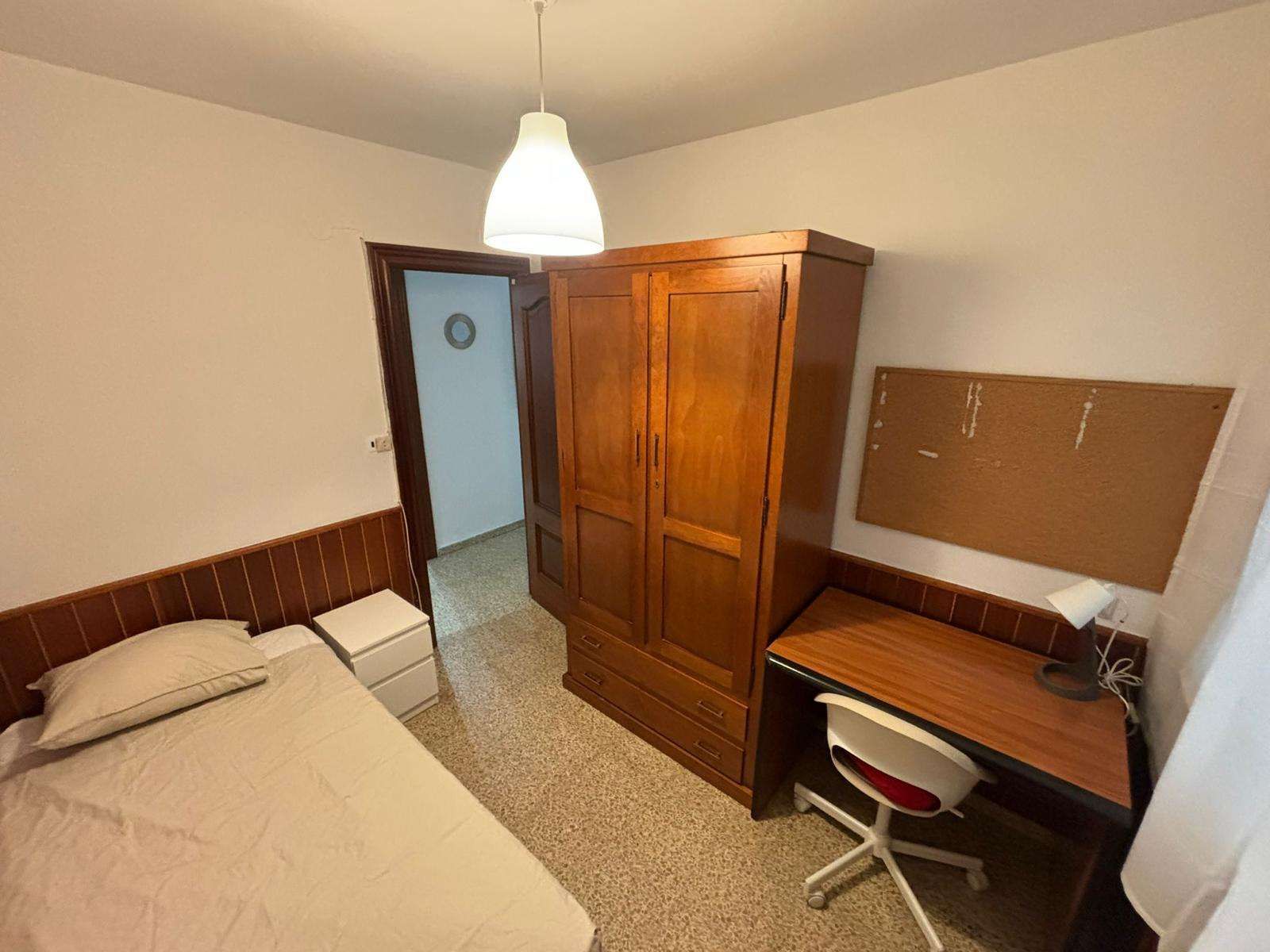 Bedroom of Flat to share in  Granada Capital  with Air Conditioner, Heating and Terrace