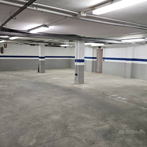 Garaje en Alquiler en Carrer Lluís Vives en Moncada