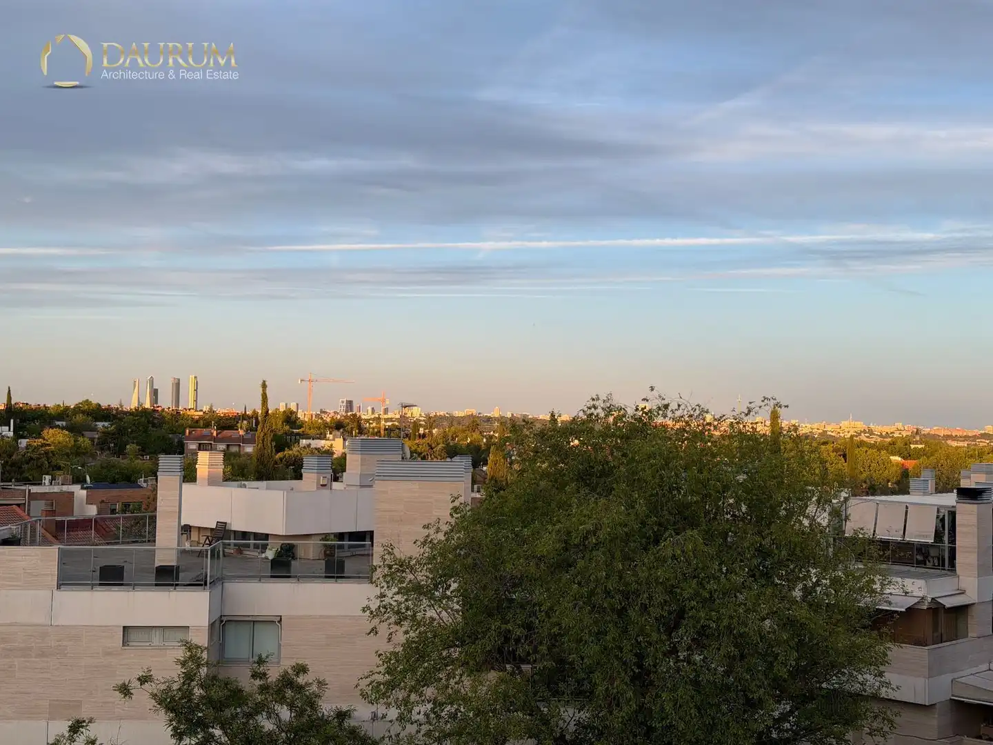 Vista exterior de Àtic en venda en Madrid amb Aire condicionat, Calefacció i Terrassa