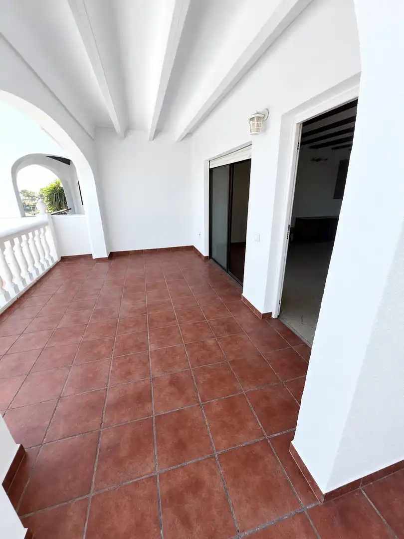 Casa aparellada amb terrassa en venda a Sierra Perenchiza - Cumbres de Calicanto - Sto Domingo, imagen 4