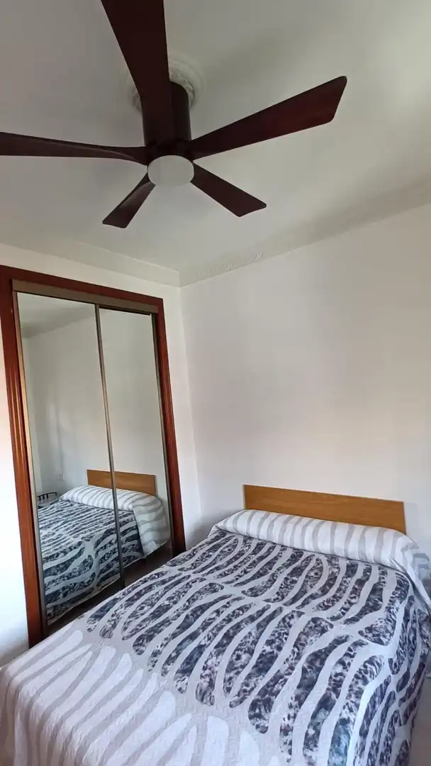 Habitación de Piso de alquiler en Valencia con Aire acondicionado y Amueblado