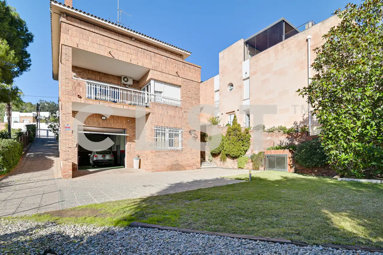 Jardí de Casa o xalet en venda en Sant Just Desvern amb Aire condicionat, Calefacció i Jardí privat