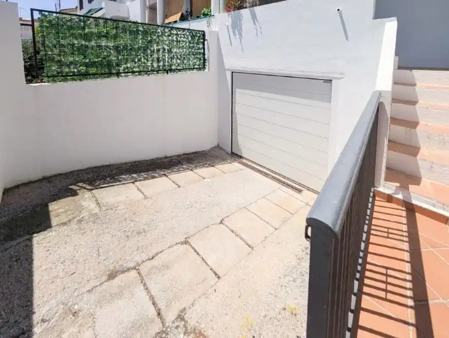 Aparcament de Casa o xalet en venda en Jun amb Calefacció i Terrassa