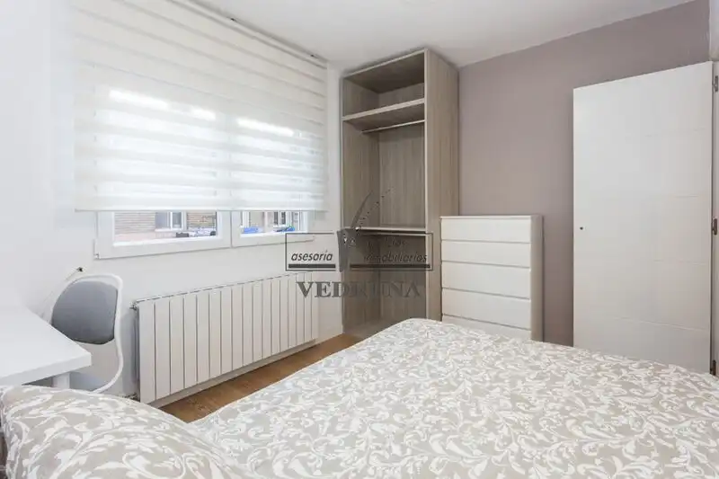 Schlafzimmer von Wohnung zur Miete in Zaragoza mit Heizung, Ofen und Waschmaschine