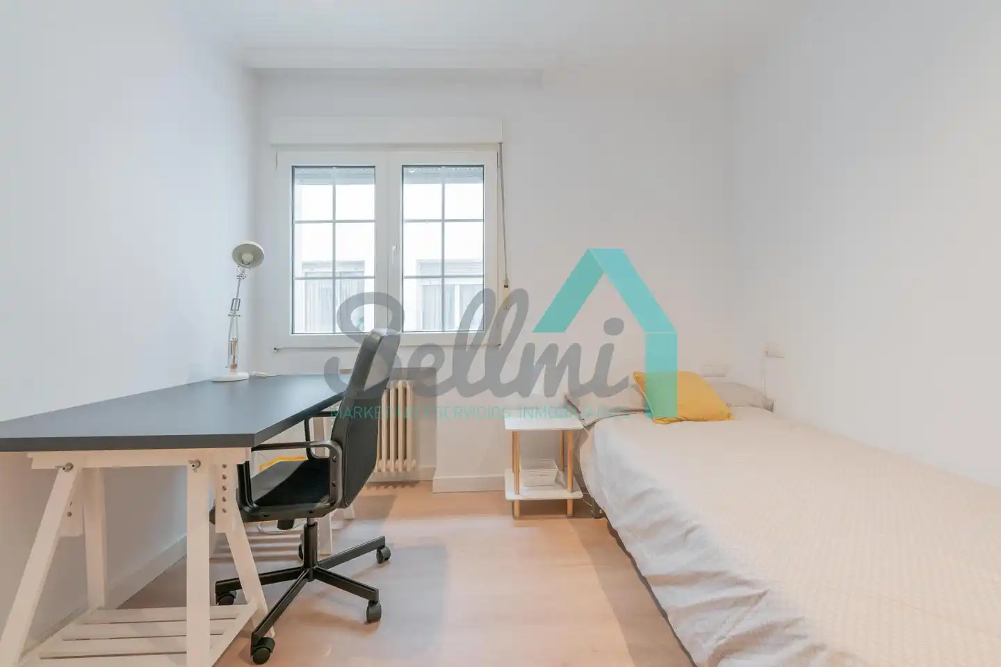 Schlafzimmer von Wohnung zur Miete in Oviedo  mit Heizung, Parkett und Terrasse