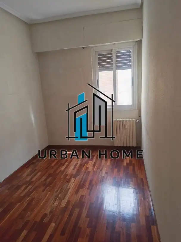 Habitación de Piso de alquiler en León Capital  con Calefacción