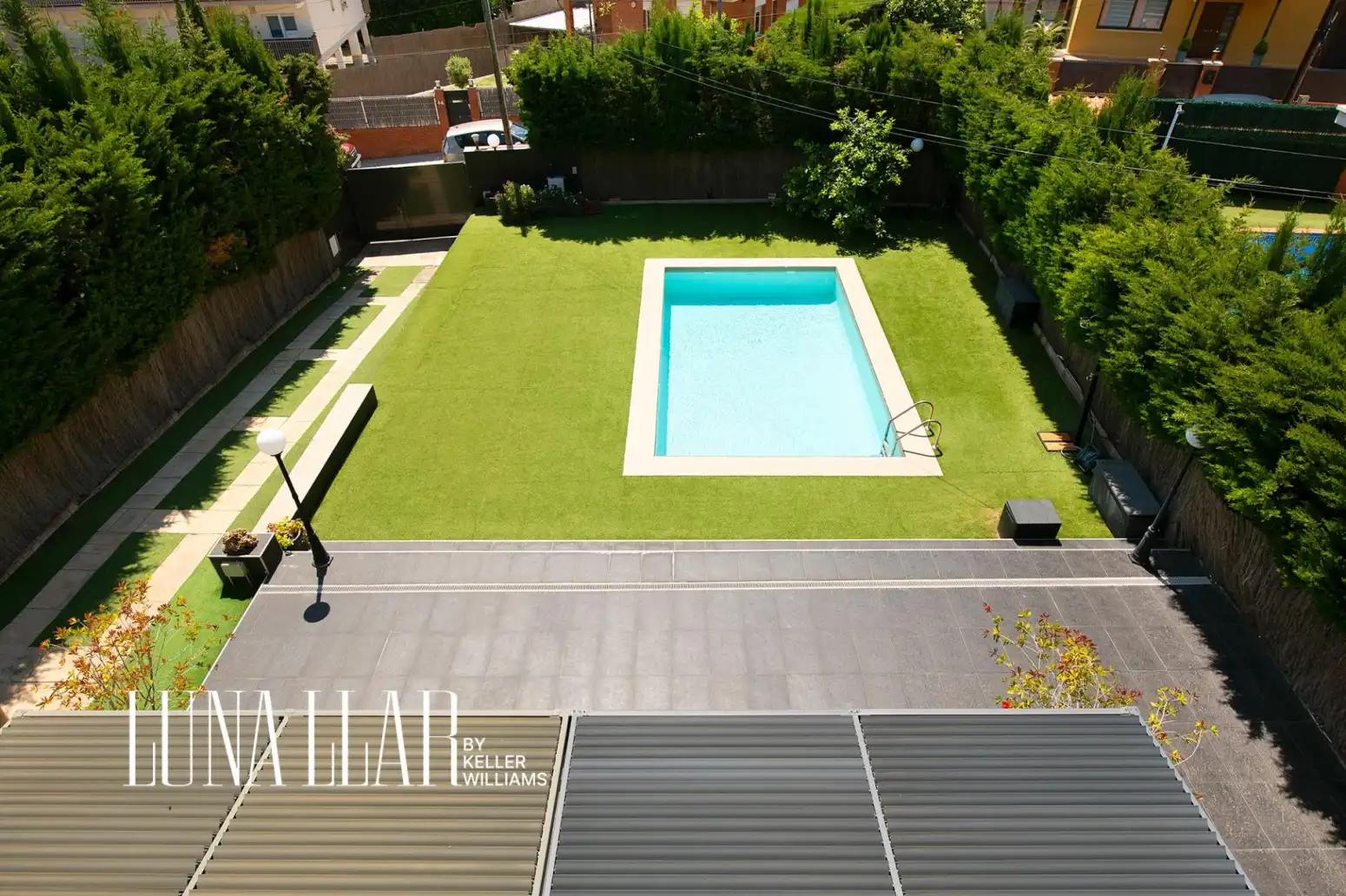 Swimming pool of Houses for sale in Castelldefels  with Air Conditioner, Heating and Parquet flooring