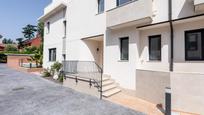 Exterior view of Single-family semi-detached for sale in Pozuelo de Alarcón  with Heating, Private garden and Terrace