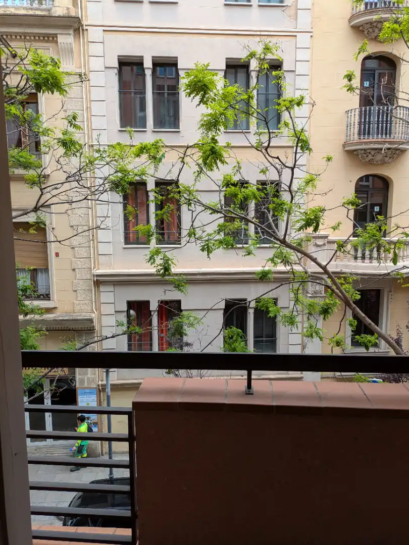 Vista exterior de Pis en venda en Barcelona amb Calefacció, Moblat i Rentadora