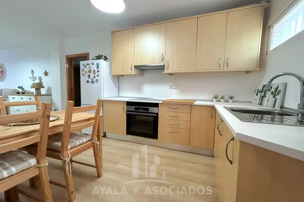 Cuina de Pis en venda en Cartagena amb Parquet, Traster i Moblat