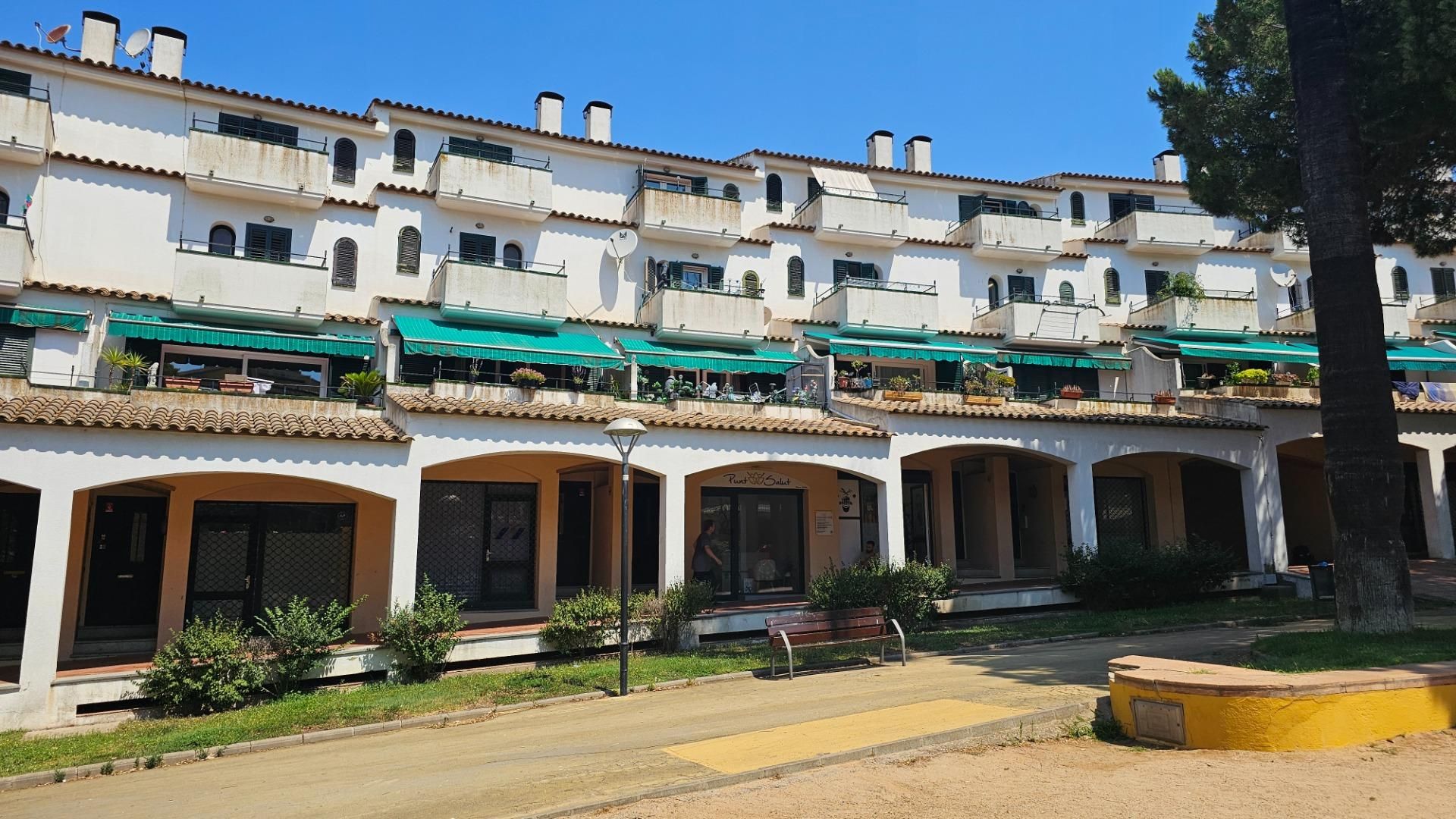 Vista exterior de Casa adosada en venda en Palafrugell amb Terrassa i Balcó