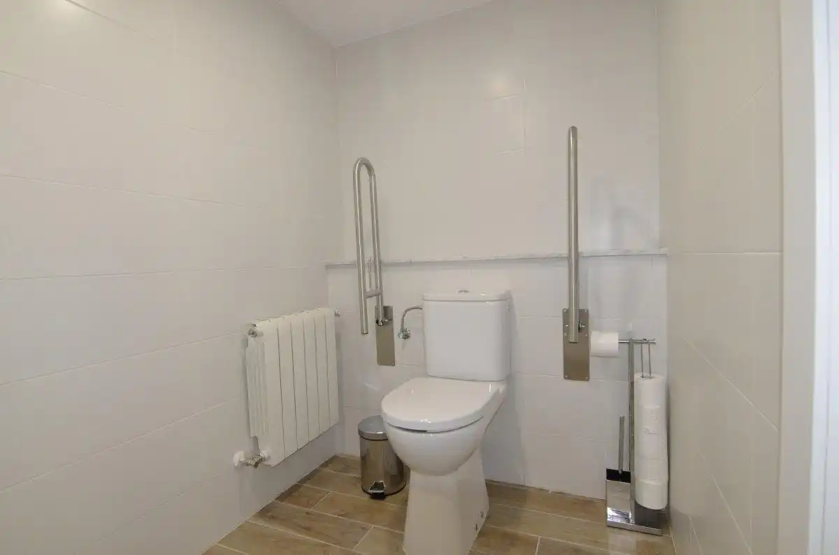 Badezimmer von Büro zur Miete in Salamanca mit Heizung