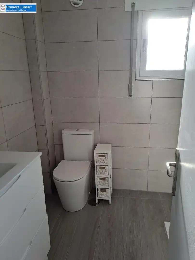 Badezimmer von Wohnungen zum Verkauf in Cartagena mit Privatgarten, Terrasse und Möbliert