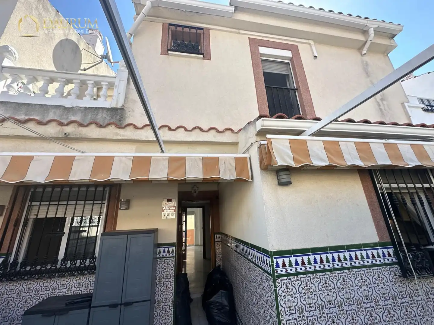 Vista exterior de Casa adosada en venda en Sevilla amb Aire condicionat, Calefacció i Terrassa