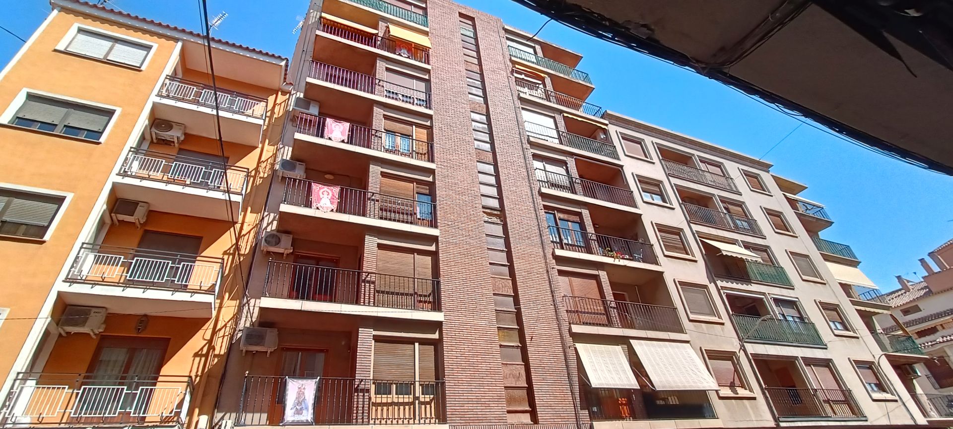 Vista exterior de Pis en venda en Almansa amb Calefacció i Balcó