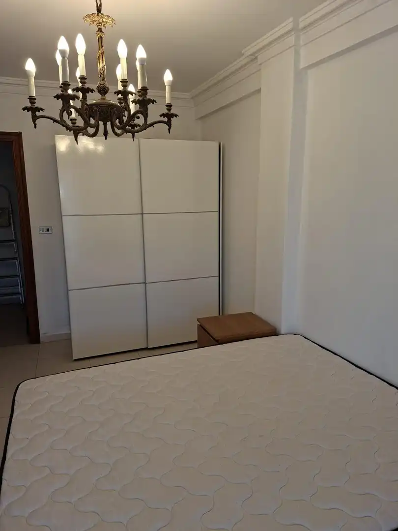 Habitación de Piso de alquiler en Vigo  con Calefacción, Parquet y Amueblado