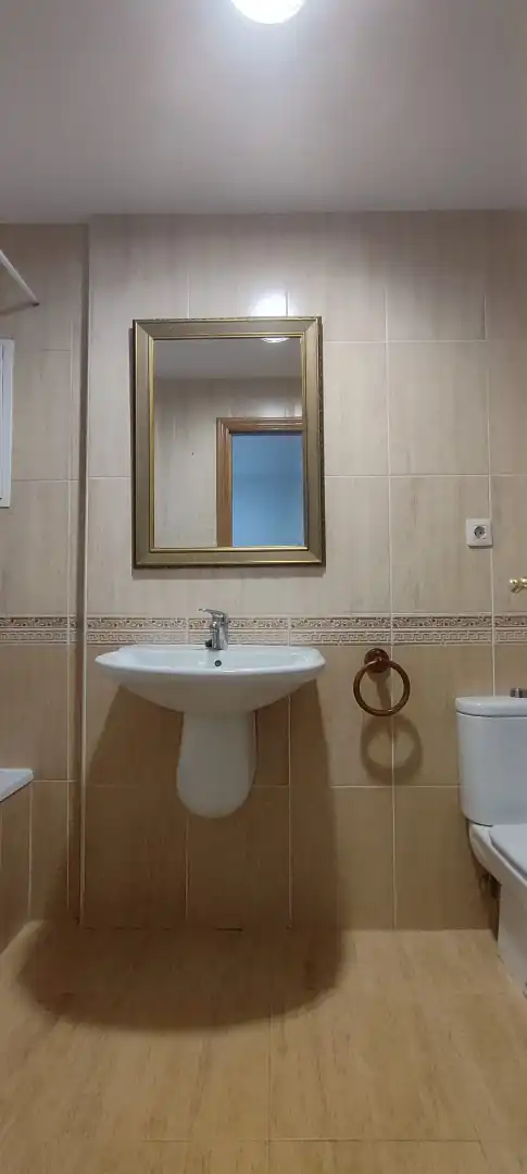 Baño de Casa adosada de alquiler en Benicasim / Benicàssim con Aire acondicionado, Calefacción y Jardín privado