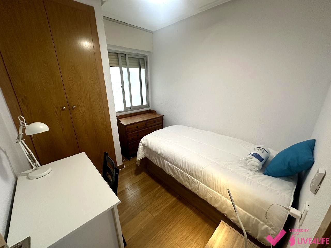 Bedroom of Flat to share in  Valencia Capital  with Air Conditioner, Heating and Terrace