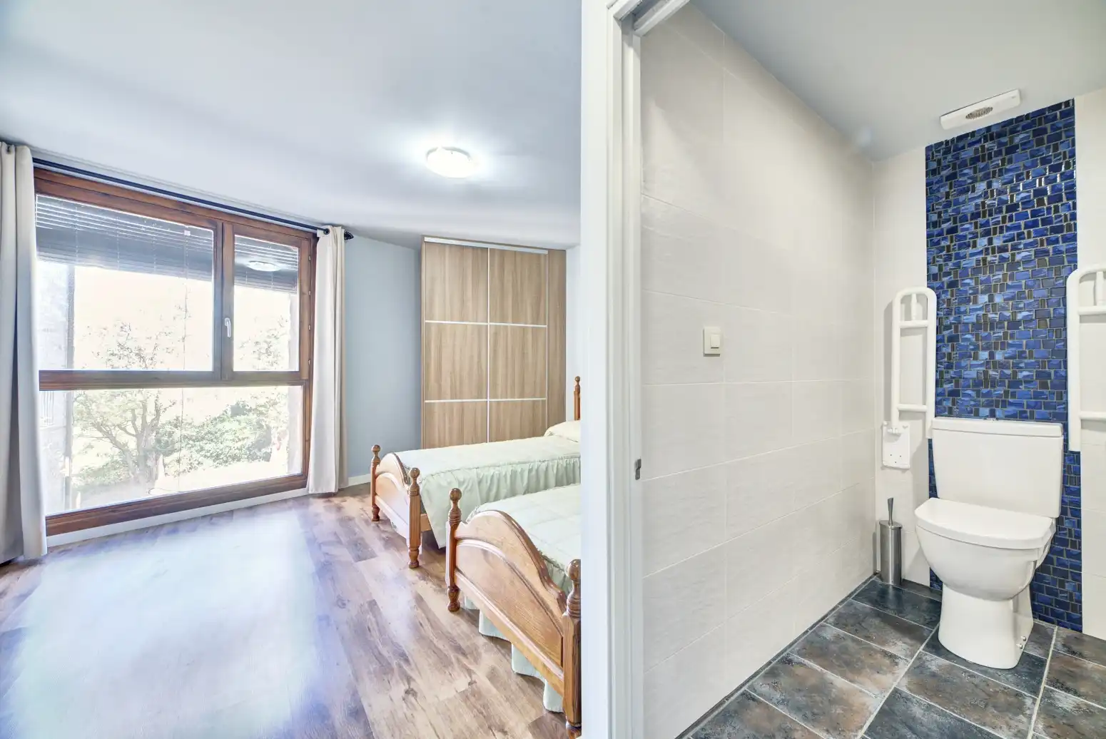 Schlafzimmer von Dachboden zum Verkauf in Undués de Lerda mit Heizung, Parkett und Terrasse
