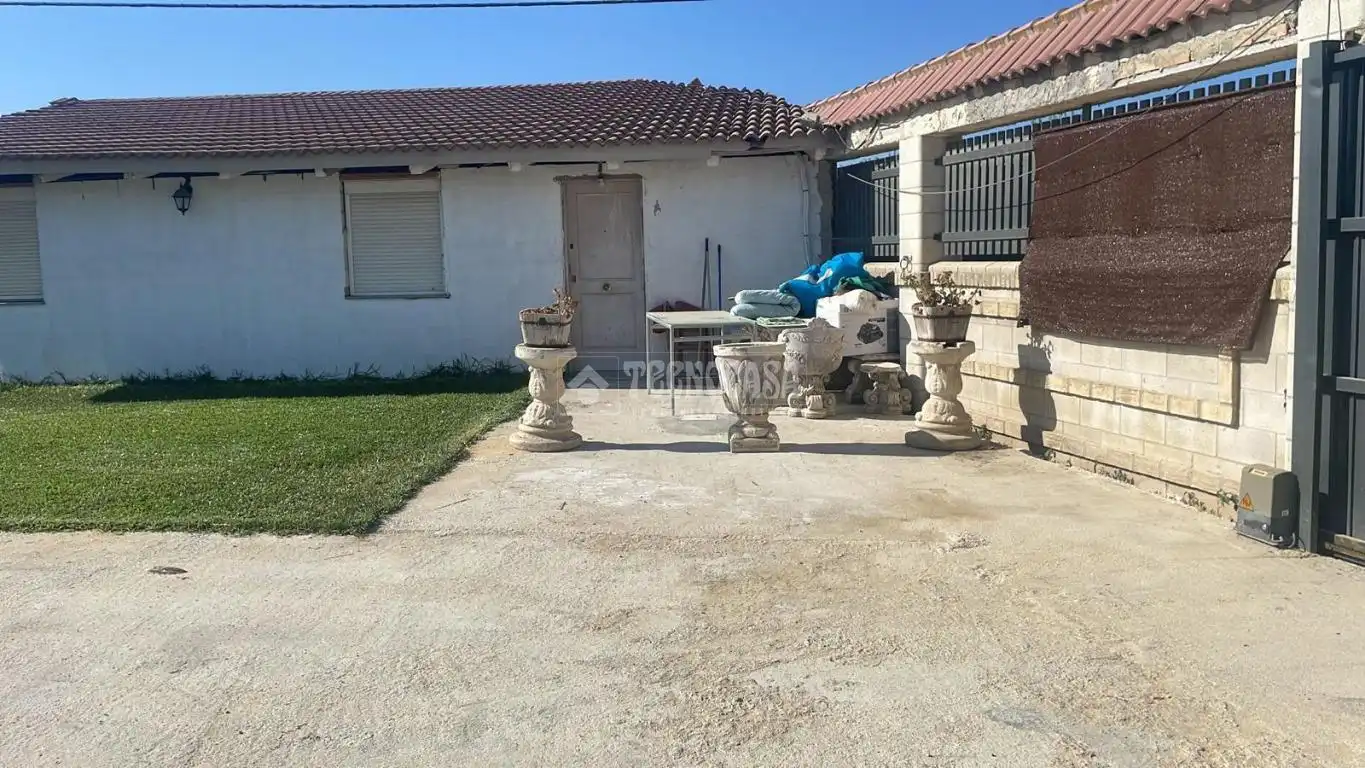 Country homes for sale in Dos Hermanas  with Storage room