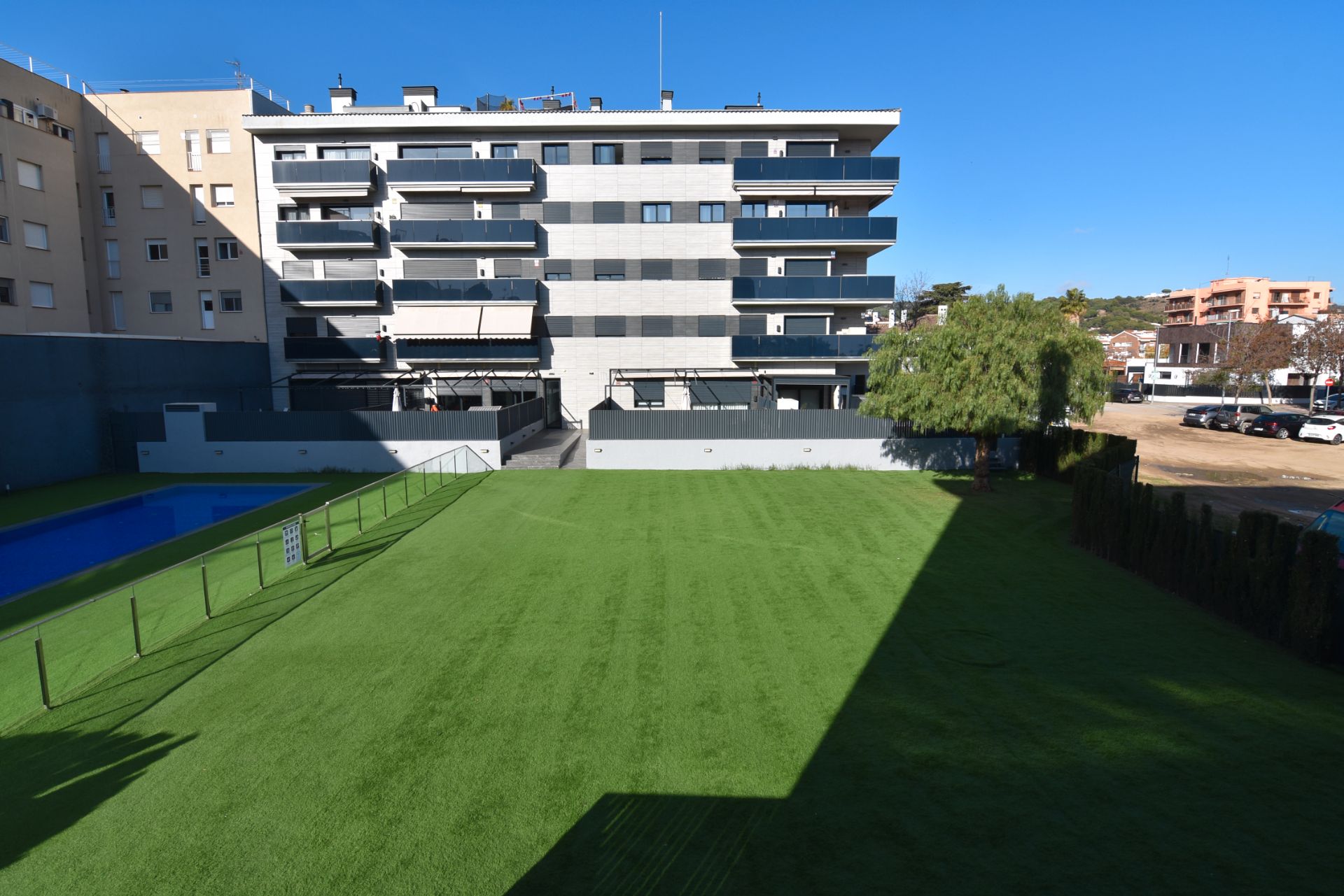 Vista exterior de Pis en venda en Pineda de Mar amb Aire condicionat, Calefacció i Jardí privat